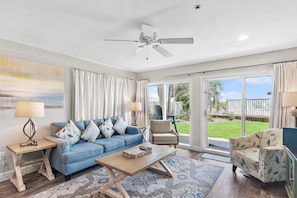 Appartement, 1 kingsize bed met slaapbank (Windancer 101) | Woonruimte | Televisie