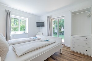 2 chambres, coffres-forts dans les chambres, fer et planche Ă repasser