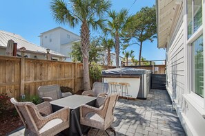 House, Multiple Beds (Once Upon a Tide) | Outdoor dining