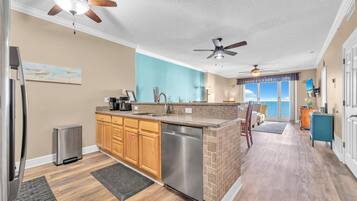 Apartamento, varias camas (Ocean Reef 1704) | Interior
