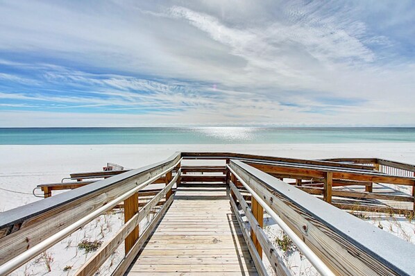 Nhà, nhiều giường (Catch of the Day) | Bãi biển