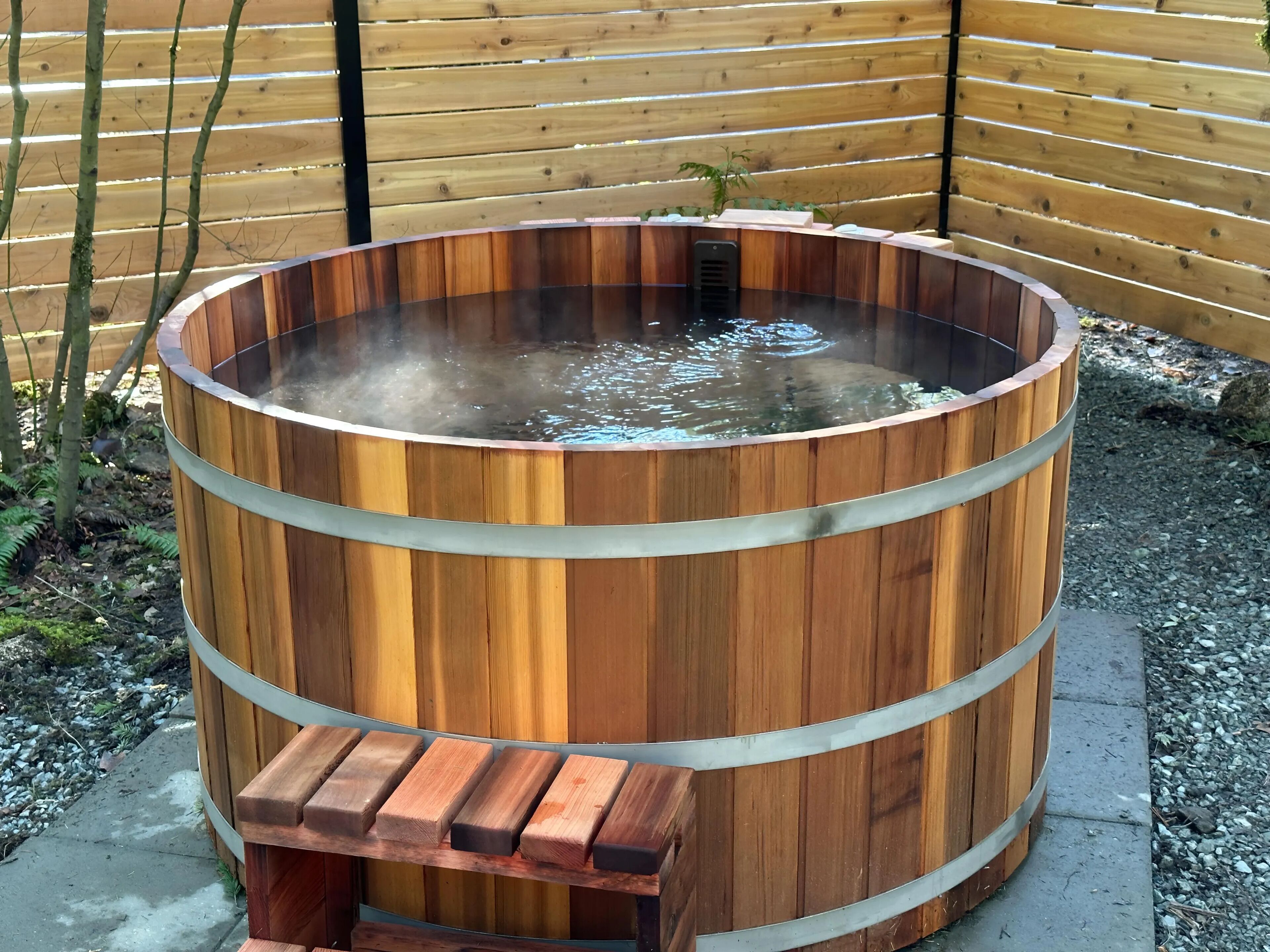 Outdoor spa tub