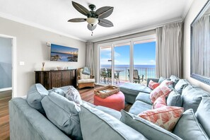 Leilighet, flere senger (Grandview East 702) | Oppholdsområde | TV