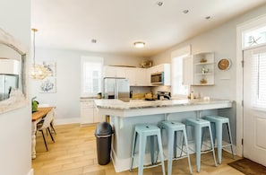 Casa, varias camas (Seagrove Bungalow 110 - One Ten Again) | Cocina privada | Horno y tostadora 