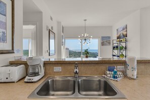 Apartment, Mehrere Betten (Luau Retreat) | Innenbereich