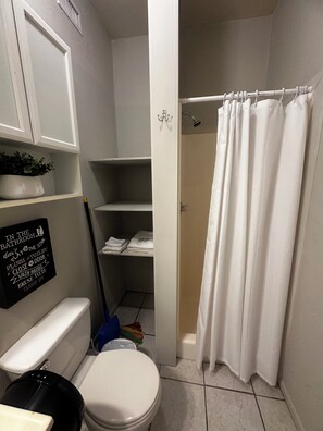 Hair dryer, towels - Eagle Stay Dainty Studio (Eagle Pass)