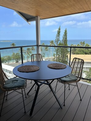 Outdoor dining - La Voile du Rocher (Nouméa)