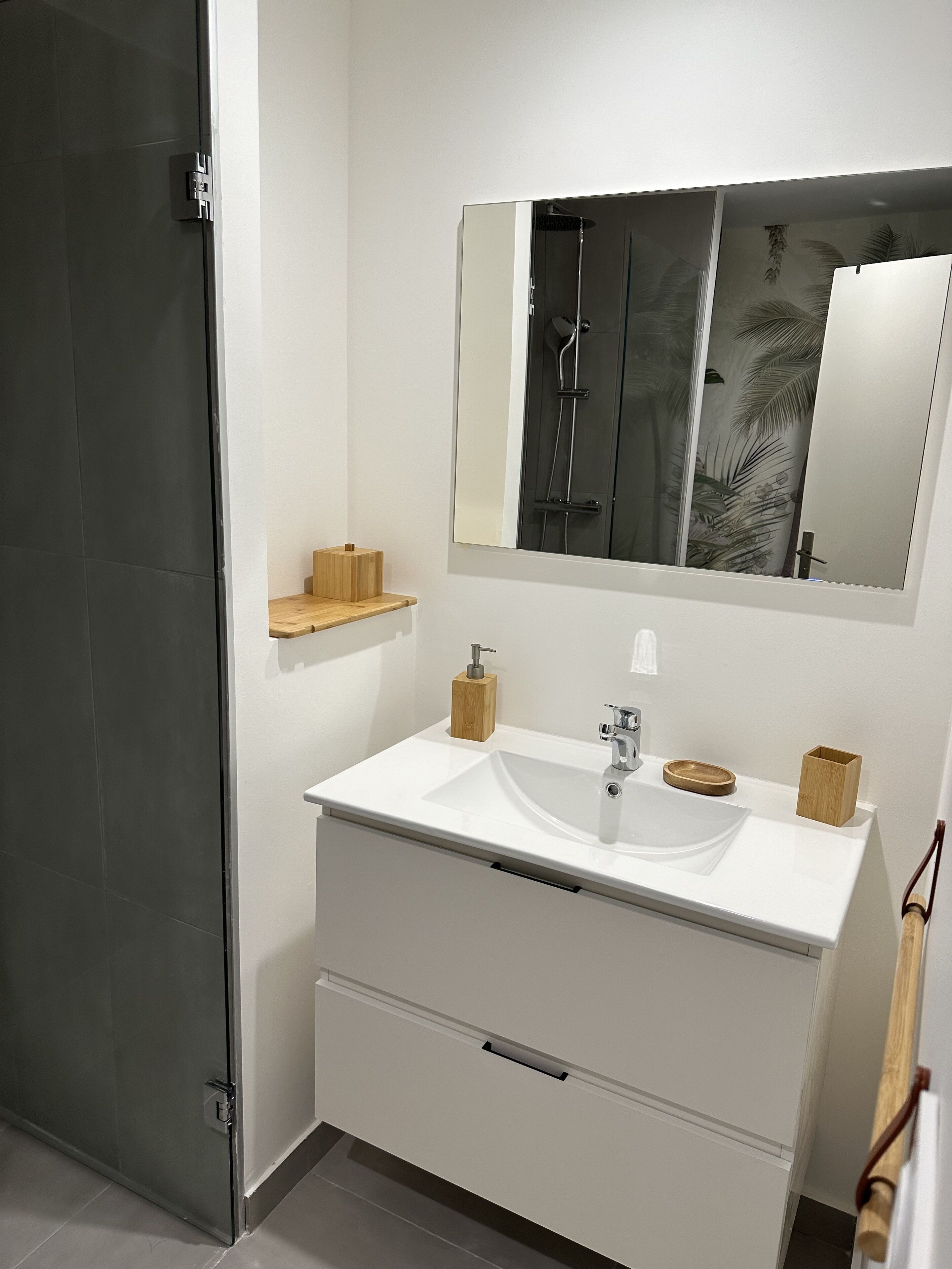 Haartrockner, Handtücher, Toilettenpapier