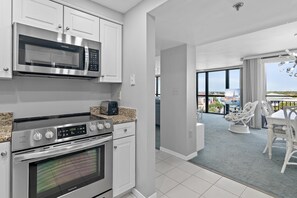 Private kitchen - Enclave 601a (Destin)