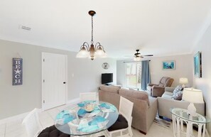 Byhus - flere senge (Summerhouse Townhomes #27) | Spiseområde