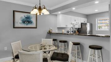 House, Multiple Beds (Summerhouse Townhomes #27) | Dining