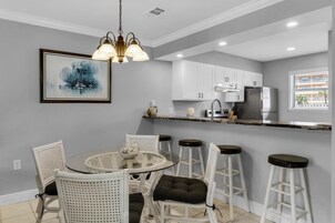 独立别墅, 多张床 (Summerhouse Townhomes #27) | 用餐