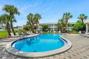 Byhus - flere senge (Summerhouse Townhomes #27) | Pool | Udendørs pool