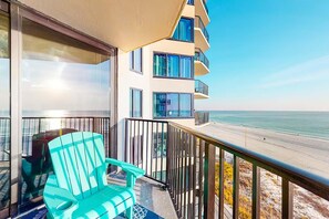 公寓客房, 1 張特大雙人床和 1 張沙發床 (Sunbird 606W) | 住宿一隅