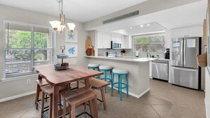 Leilighet, flere senger (Hidden Dunes Beach Cottage 149) | Spiseområde