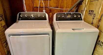 3 Bdrm Close to Downtown High Point & Dog Friendly