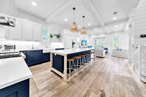 Casa, varias camas (Grayt Oasis) | Cocina privada | Horno y tostadora