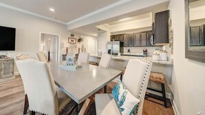 Condo, nhiều giường (Alerio A101) | Bếp riêng | Lò nướng, lò nướng bánh mì 