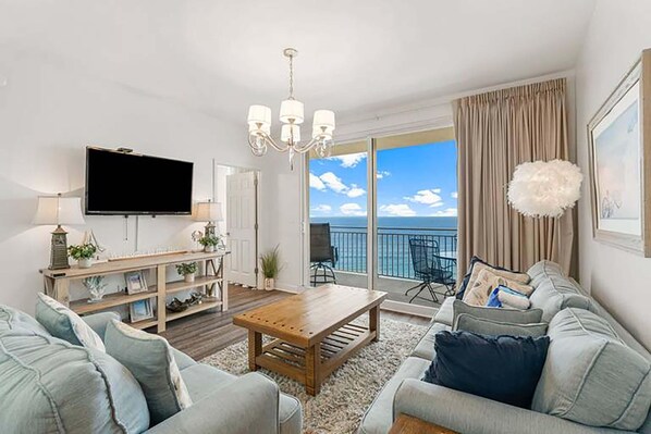 Condo, 1 cama King size y sofá cama (Splash 1902E - Cast-a-Waves) | Área de sala de estar | Televisión