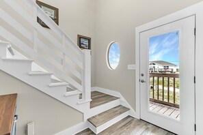 Huis, meerdere bedden (Inheritance Delayed Beach House Suite) | Interieur