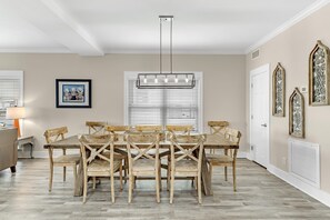 Casa, diversos llits (Inheritance Delayed Beach House Suite) | Servei de restauració