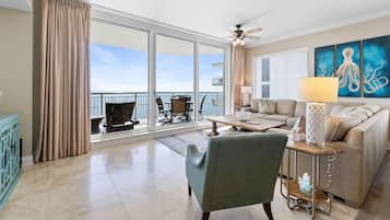 Appartement, meerdere bedden (Indigo West 1904) | Woonruimte | Een televisie