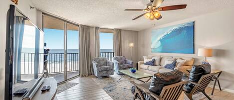 公寓客房, 多張床 (Phoenix East 806) | 起居區 | 電視