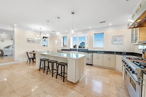 House, Multiple Beds (Bella Villa Estate) | Private kitchen - Bella Villa Estate (Pensacola)