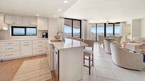 Condo, varias camas (Eden East 604) | Cocina privada