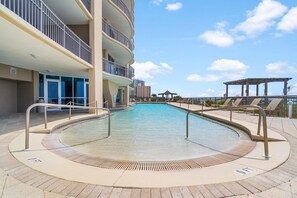 公寓客房, 多張床 (Mirabella 602) | 游泳池 | 室內游泳池