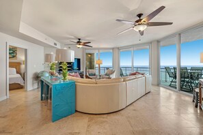 公寓客房, 多張床 (Mirabella 602) | 起居區 | 電視