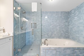 Condo, varias camas (Windemere 908 Pool Side Cabana A Incl) | Baño | Amenidades de baño gratuitas, shampoo, papel de baño 