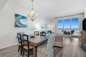 公寓客房, 多張床 (Spanish Key 604) | 起居區 | 電視