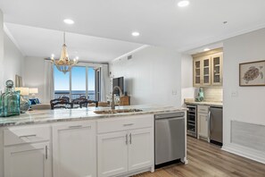 公寓客房, 多張床 (Spanish Key 604) | 私人廚房 | 烤箱、烤麵包機、紙巾