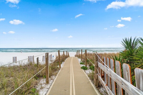 公寓客房, 1 張特大雙人床和 1 張沙發床 (Grand Caribbean West 205) | 海灘