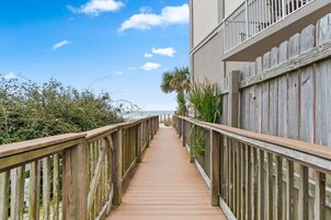 Appart'hôtel, 1 très grand lit et 1 canapé-lit (Grand Caribbean West 205) | Enceinte de l’hébergement