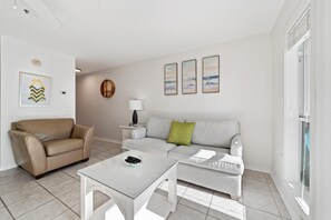 Appart'hôtel, 1 très grand lit et 1 canapé-lit (Grand Caribbean West 205) | Coin séjour