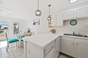 Appart'hôtel, 1 très grand lit et 1 canapé-lit (Grand Caribbean West 205) | Cuisine privée