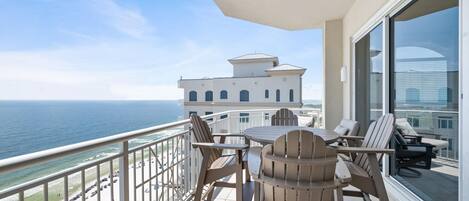 Condo, várias camas (Indigo East 2104 Penthouse) | Opções para refeição ao ar livre