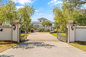 House, Multiple Beds (Bella Villa Waterfront Suite) | Property grounds - Bella Villa Waterfront Suite (Pensacola)