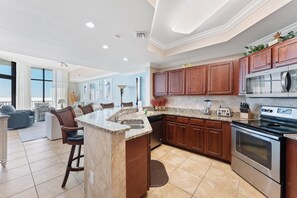 Bloc d'apartaments, diversos llits (The Oasis at Orange Beach 3209 (Phoen) | Cuina privada | Tovallons de paper 