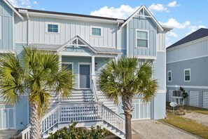 Casa, varias camas (Salty Breeze at Lost Key Villas-Pet F) | Exterior