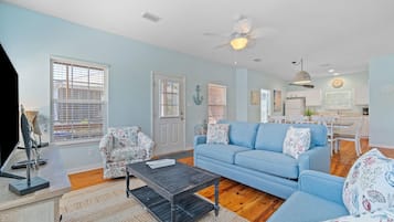 Casa, várias camas (Rookery 801) | Área de estar | TV