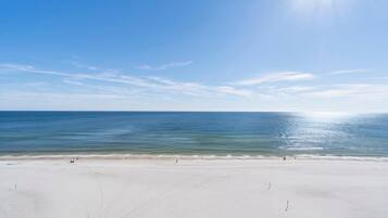 Condo, varias camas (Windemere 907) | Playa | En la playa