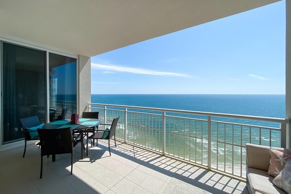 Appart'hôtel, plusieurs lits (Indigo West 1602) | Restauration extérieure