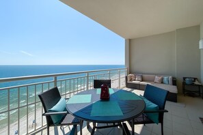 Apartment, Mehrere Betten (Indigo West 1602) | Speisen im Freien