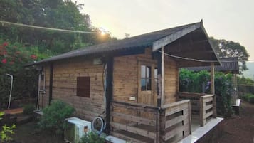 Deluxe Cottage | 2 bedrooms, free WiFi
