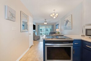 Private kitchen - Harbor House B12 - My Blue Heron (Gulf Shores)