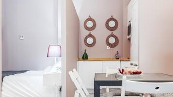 1 slaapkamer, een strijkplank/strijkijzer, internet, beddengoed