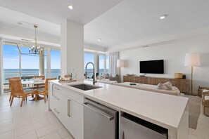 Condo, varias camas (La Playa 402) | Interior